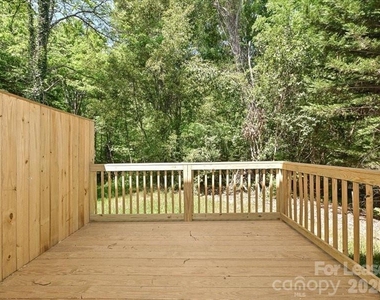 580 Pleasant Avenue - Photo Thumbnail 8