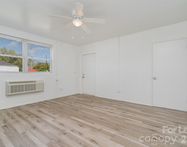 200 York Street - Photo Thumbnail 3