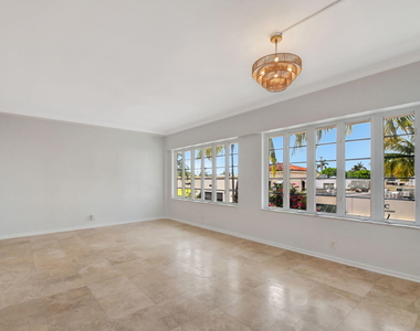 218 Worth Avenue - Photo Thumbnail 8
