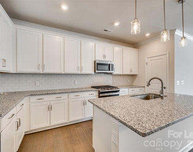 229 Brooks Springs Drive - Photo Thumbnail 7