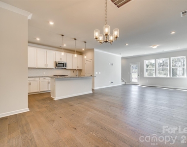 229 Brooks Springs Drive - Photo Thumbnail 5