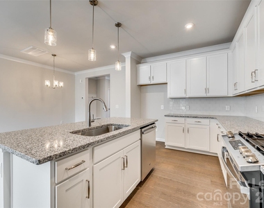 229 Brooks Springs Drive - Photo Thumbnail 9