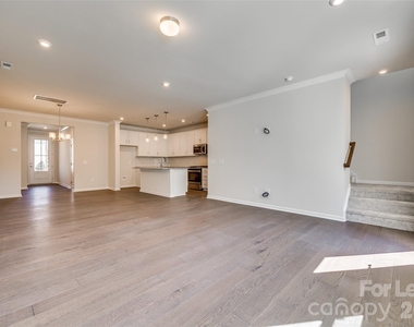 229 Brooks Springs Drive - Photo Thumbnail 13