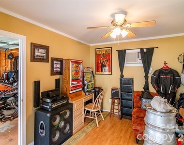 1004 Valley Street - Photo Thumbnail 15