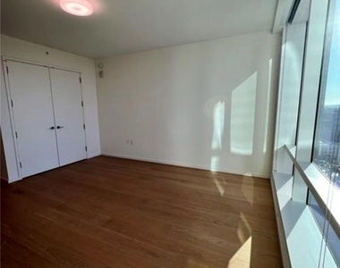 877 Francisco - Photo Thumbnail 12