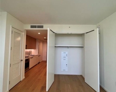 877 Francisco - Photo Thumbnail 10
