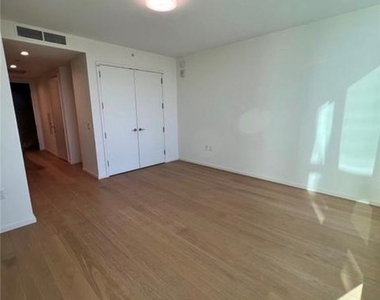 877 Francisco - Photo Thumbnail 11