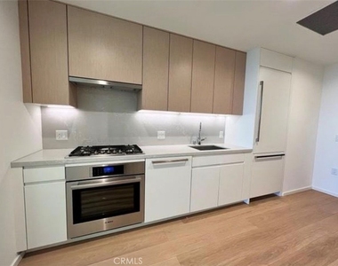 877 Francisco - Photo Thumbnail 9