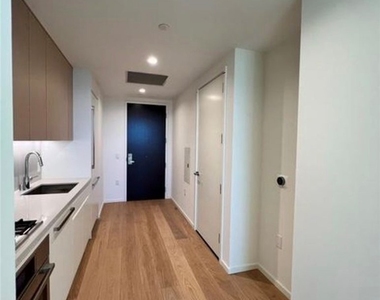 877 Francisco - Photo Thumbnail 2