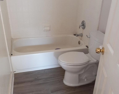 225 Brett Way - Photo Thumbnail 8