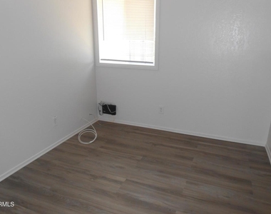 225 Brett Way - Photo Thumbnail 5