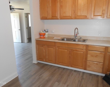 225 Brett Way - Photo Thumbnail 3