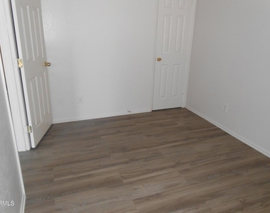 225 Brett Way - Photo Thumbnail 6