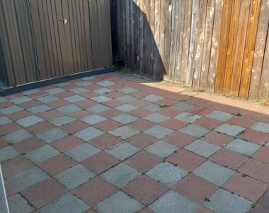 225 Brett Way - Photo Thumbnail 10