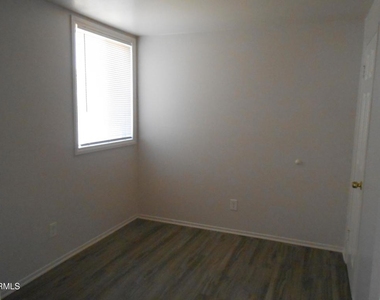 225 Brett Way - Photo Thumbnail 7