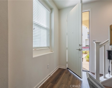 9513 Retreat Place - Photo Thumbnail 4