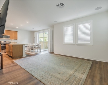 9513 Retreat Place - Photo Thumbnail 5