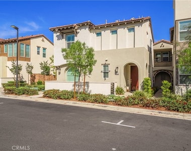 9513 Retreat Place - Photo Thumbnail 1