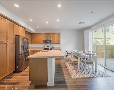 9513 Retreat Place - Photo Thumbnail 8