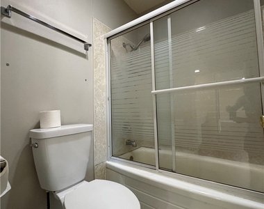 400 N Acacia Avenue - Photo Thumbnail 18