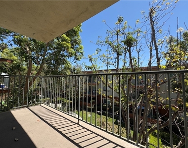 400 N Acacia Avenue - Photo Thumbnail 23