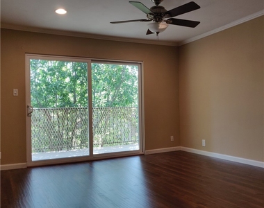 400 N Acacia Avenue - Photo Thumbnail 14