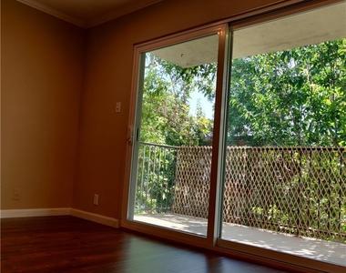 400 N Acacia Avenue - Photo Thumbnail 17