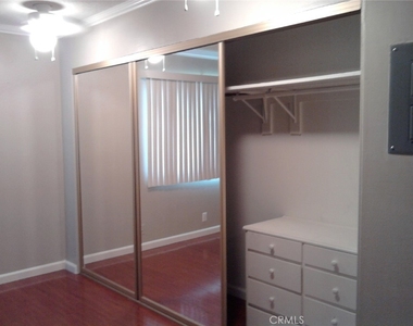 400 N Acacia Avenue - Photo Thumbnail 13