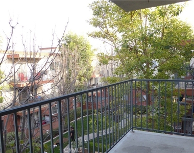 400 N Acacia Avenue - Photo Thumbnail 11