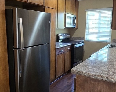400 N Acacia Avenue - Photo Thumbnail 28