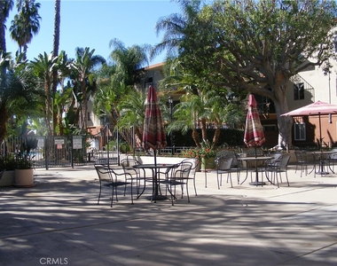 400 N Acacia Avenue - Photo Thumbnail 9