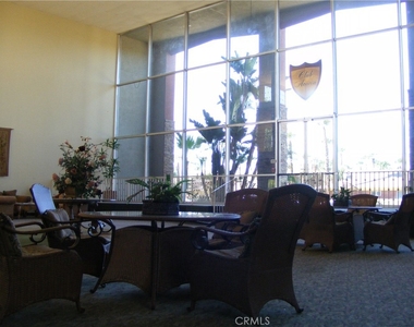 400 N Acacia Avenue - Photo Thumbnail 5