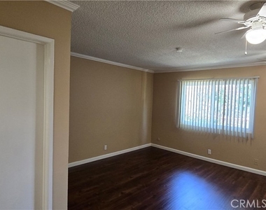 400 N Acacia Avenue - Photo Thumbnail 25