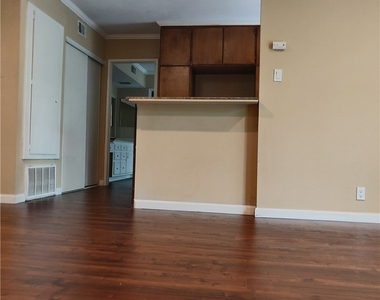 400 N Acacia Avenue - Photo Thumbnail 18