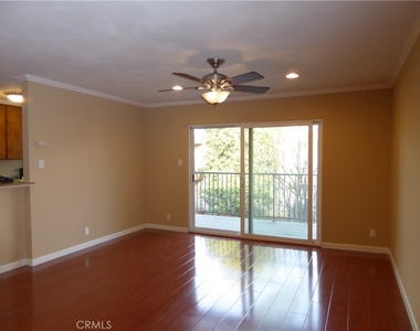 400 N Acacia Avenue - Photo Thumbnail 2