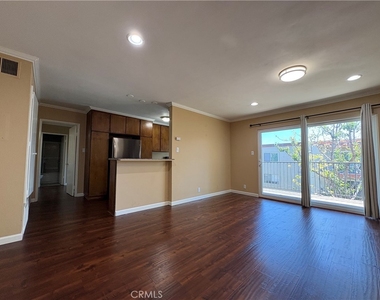 400 N Acacia Avenue - Photo Thumbnail 21