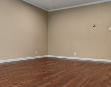 400 N Acacia Avenue - Photo Thumbnail 16