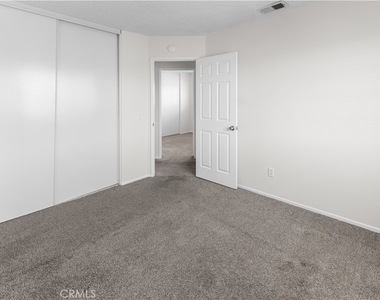 1232 Kings - Photo Thumbnail 5
