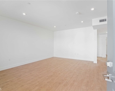8750 Sepulveda Boulevard - Photo Thumbnail 3