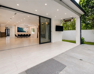 5017 Hesperia Ave - Photo Thumbnail 2