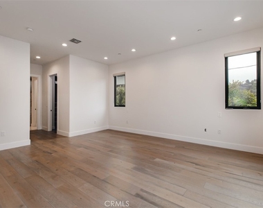 5017 Hesperia Ave - Photo Thumbnail 30
