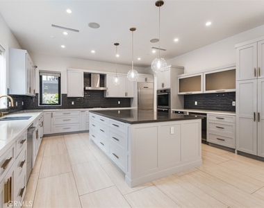 5017 Hesperia Ave - Photo Thumbnail 13
