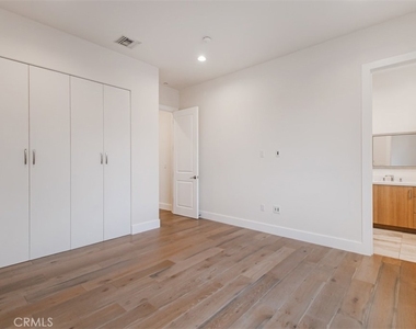 5017 Hesperia Ave - Photo Thumbnail 43