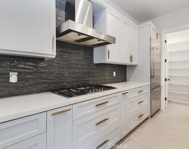 5017 Hesperia Ave - Photo Thumbnail 15