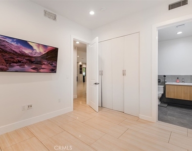 5017 Hesperia Ave - Photo Thumbnail 21