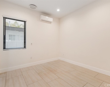 5017 Hesperia Ave - Photo Thumbnail 20