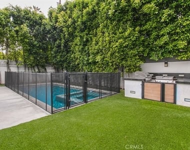 5017 Hesperia Ave - Photo Thumbnail 5