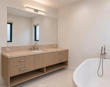 5017 Hesperia Ave - Photo Thumbnail 31