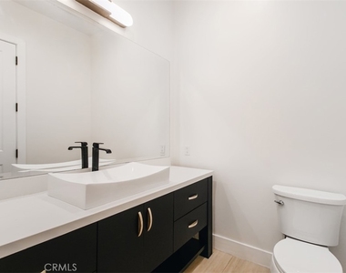 5017 Hesperia Ave - Photo Thumbnail 18