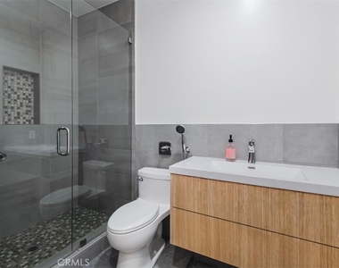 5017 Hesperia Ave - Photo Thumbnail 22